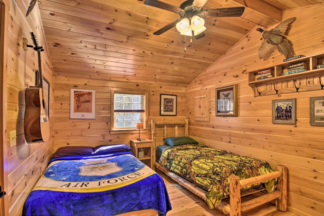 Pet-Friendly Cabin With Fire Pit And River Access! Parsons Exterior photo